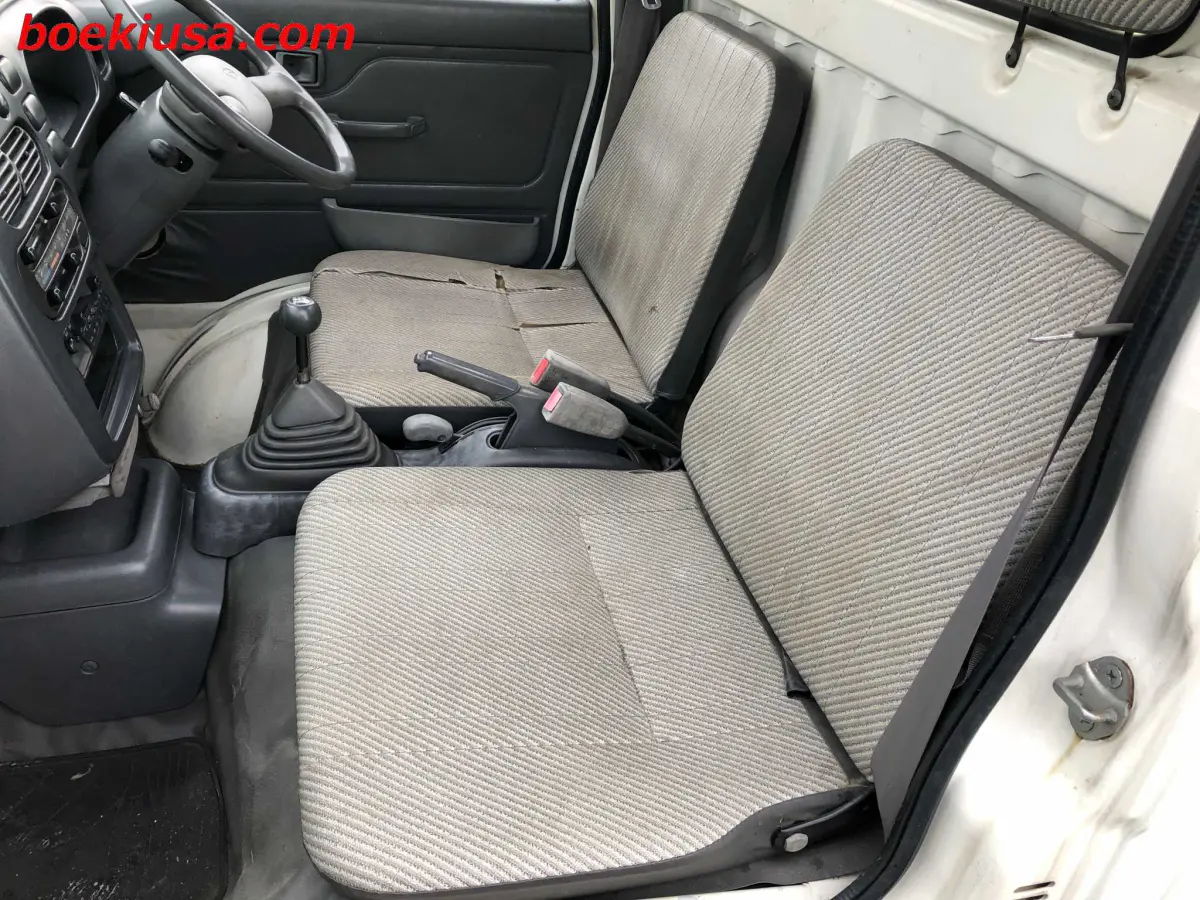 1996 Daihatsu Hijet 4x4, a white Kei Truck, for sale at Boeki USA in Paterson, NJ (photo 10 of 20)