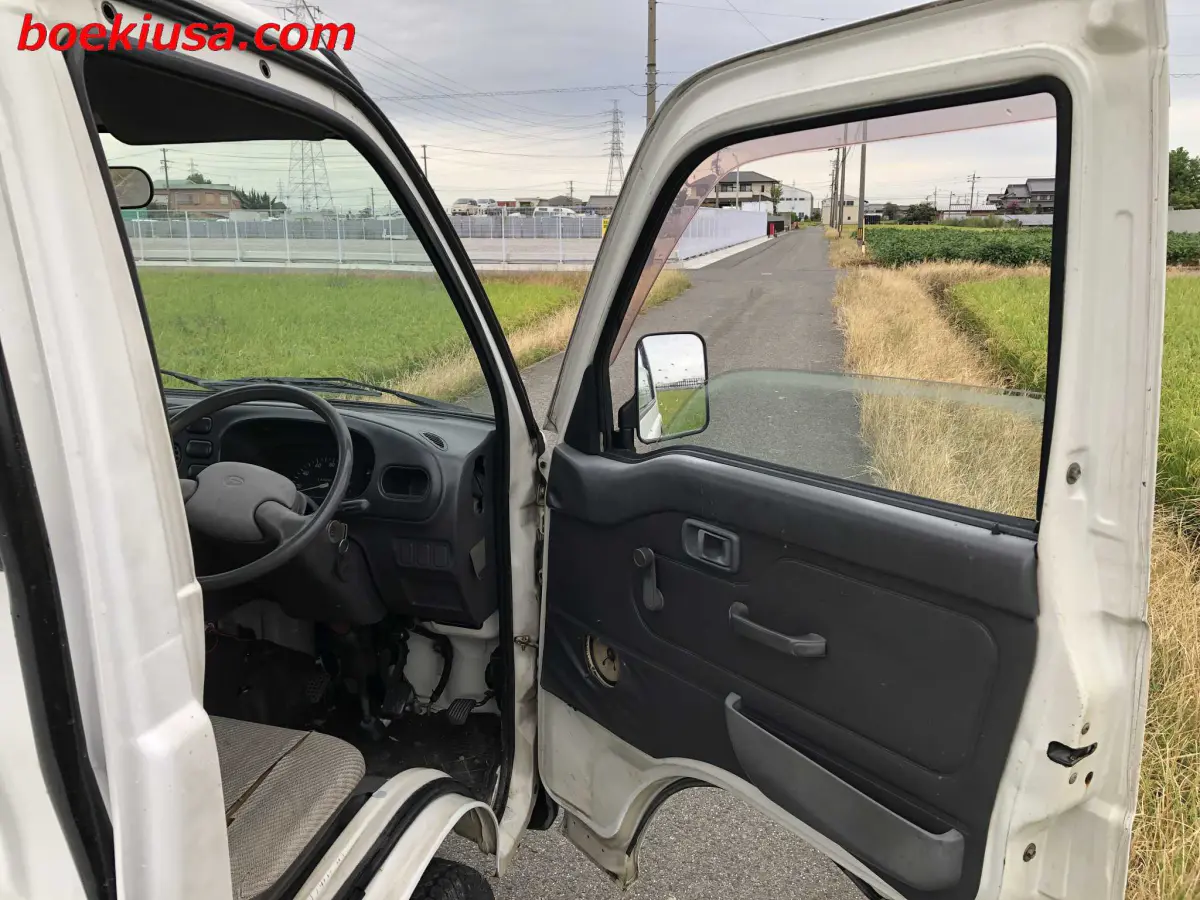 1996 Daihatsu Hijet 4x4, a white Kei Truck, for sale at Boeki USA in Paterson, NJ (photo 12 of 20)