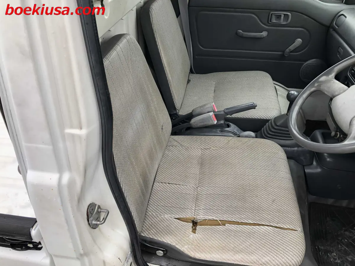 1996 Daihatsu Hijet 4x4, a white Kei Truck, for sale at Boeki USA in Paterson, NJ (photo 14 of 20)