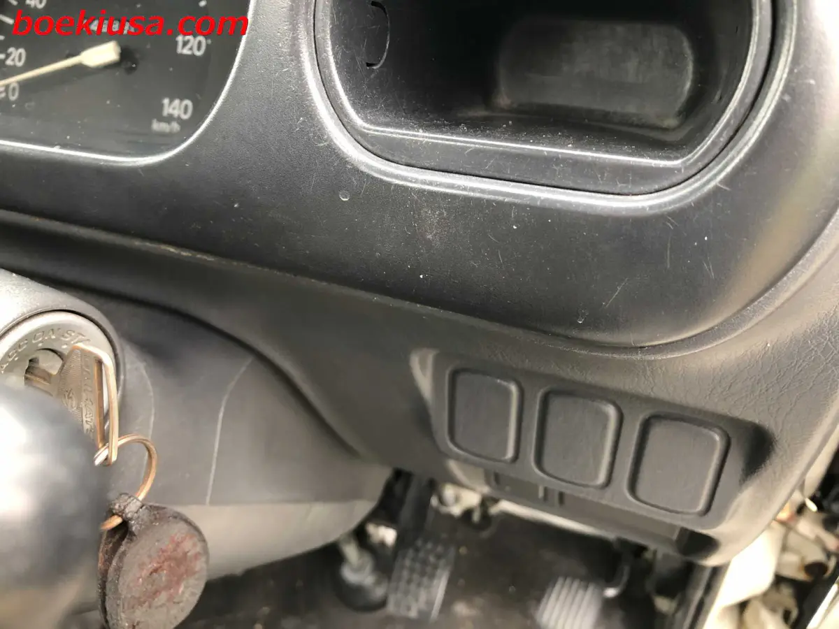 1996 Daihatsu Hijet 4x4, a white Kei Truck, for sale at Boeki USA in Paterson, NJ (photo 16 of 20)