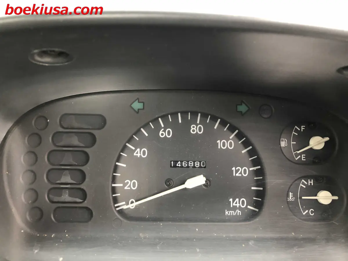 1996 Daihatsu Hijet 4x4, a white Kei Truck, for sale at Boeki USA in Paterson, NJ (photo 18 of 20)