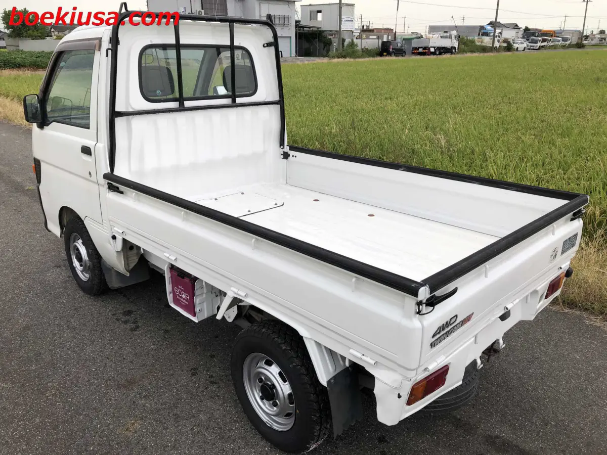 1996 Daihatsu Hijet 4x4, a white Kei Truck, for sale at Boeki USA in Paterson, NJ (photo 3 of 20)