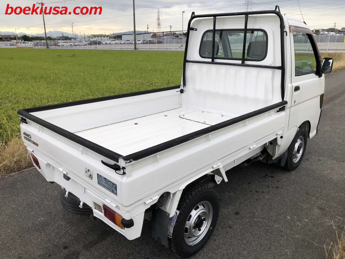 1996 Daihatsu Hijet 4x4, a white Kei Truck, for sale at Boeki USA in Paterson, NJ (photo 4 of 20)