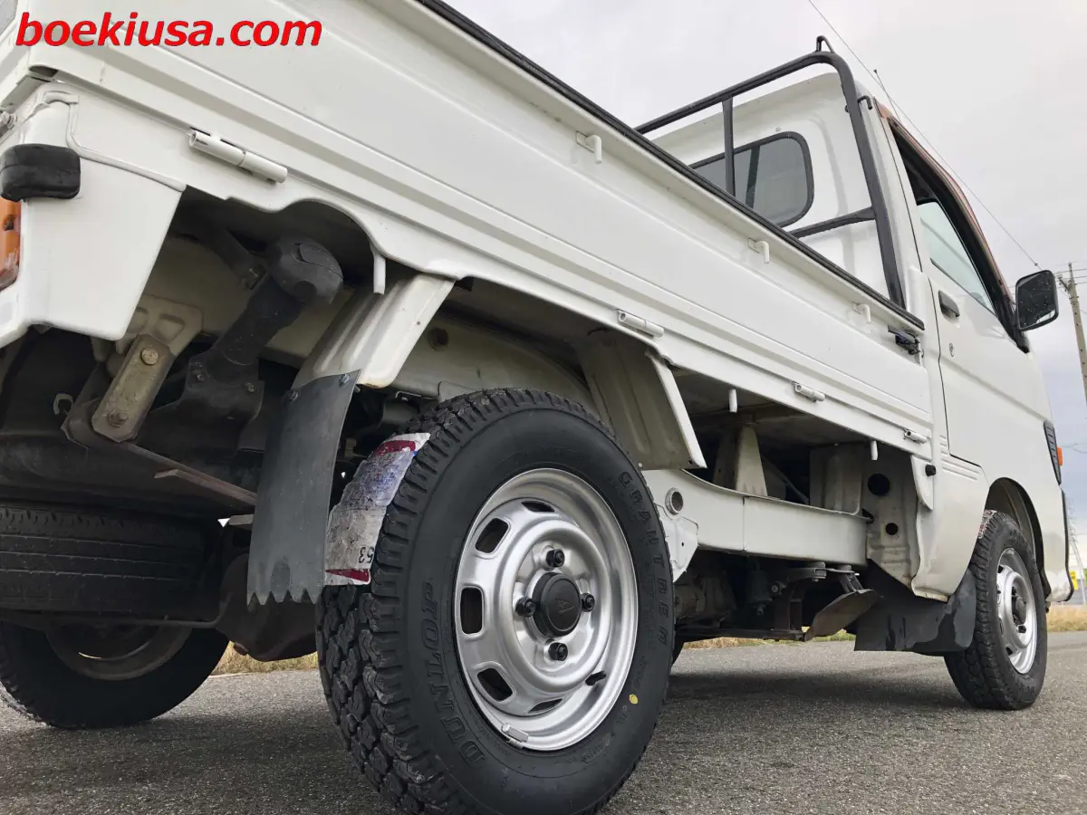 1996 Daihatsu Hijet 4x4, a white Kei Truck, for sale at Boeki USA in Paterson, NJ (photo 6 of 20)
