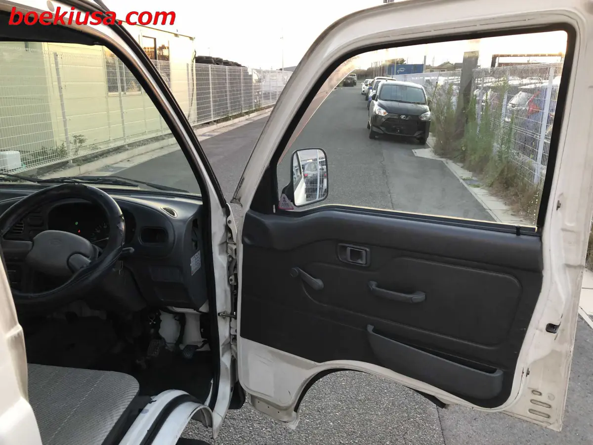 1996 Daihatsu Hijet 4x4, a white Kei Truck, for sale at Boeki USA in Paterson, NJ (photo 12 of 20)