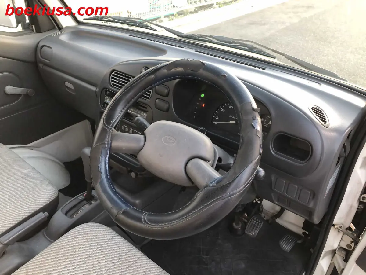 1996 Daihatsu Hijet 4x4, a white Kei Truck, for sale at Boeki USA in Paterson, NJ (photo 13 of 20)