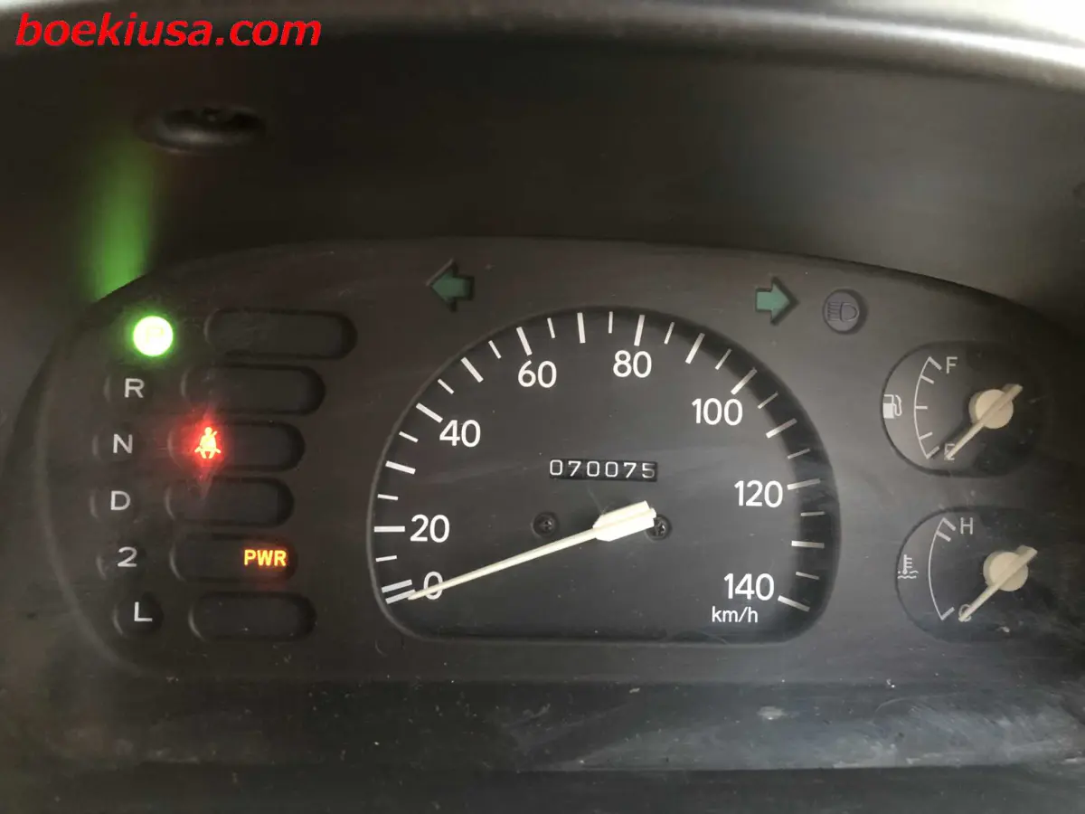 1996 Daihatsu Hijet 4x4, a white Kei Truck, for sale at Boeki USA in Paterson, NJ (photo 17 of 20)