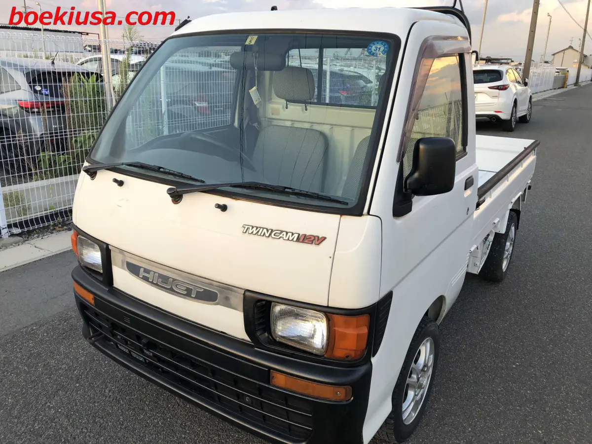1996 Daihatsu Hijet 4x4, a white Kei Truck, for sale at Boeki USA in Paterson, NJ (photo 2 of 20)