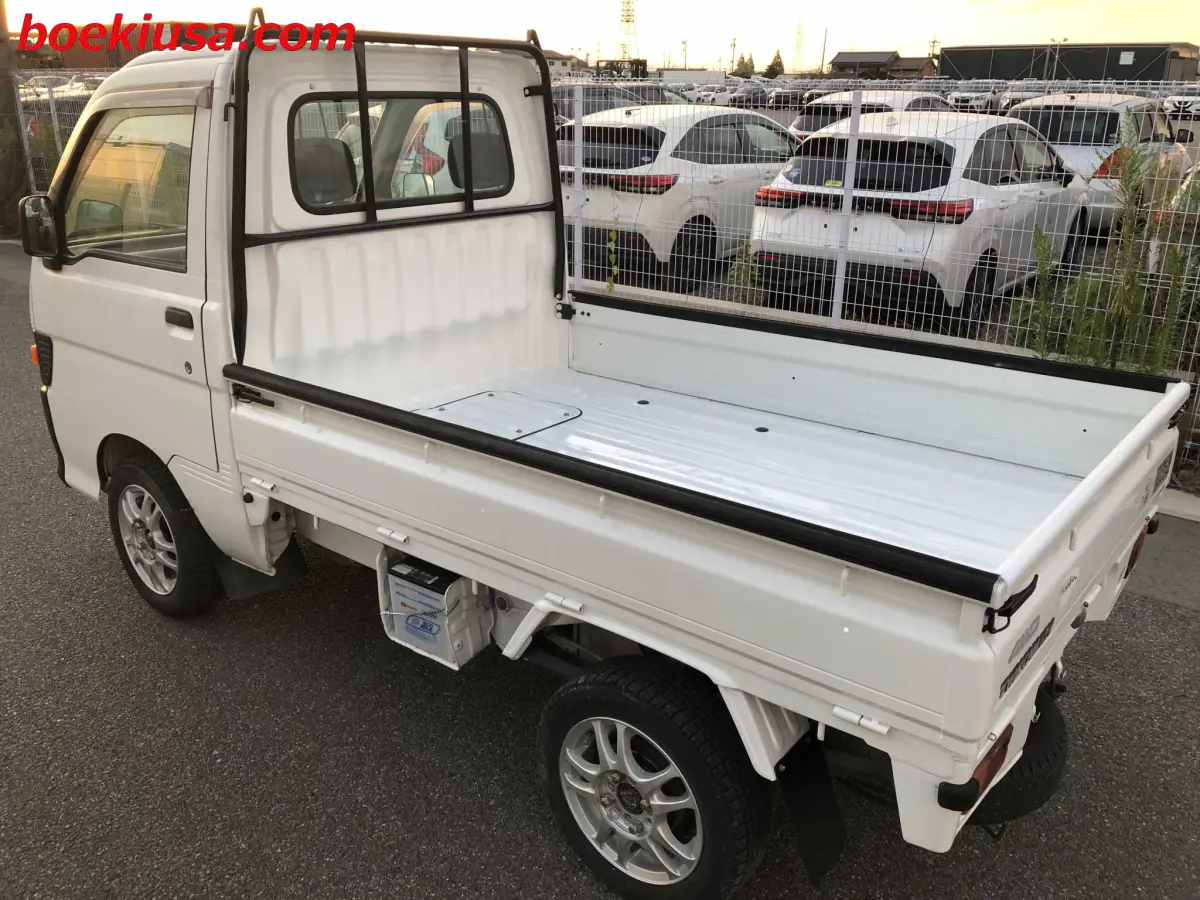 1996 Daihatsu Hijet 4x4, a white Kei Truck, for sale at Boeki USA in Paterson, NJ (photo 3 of 20)