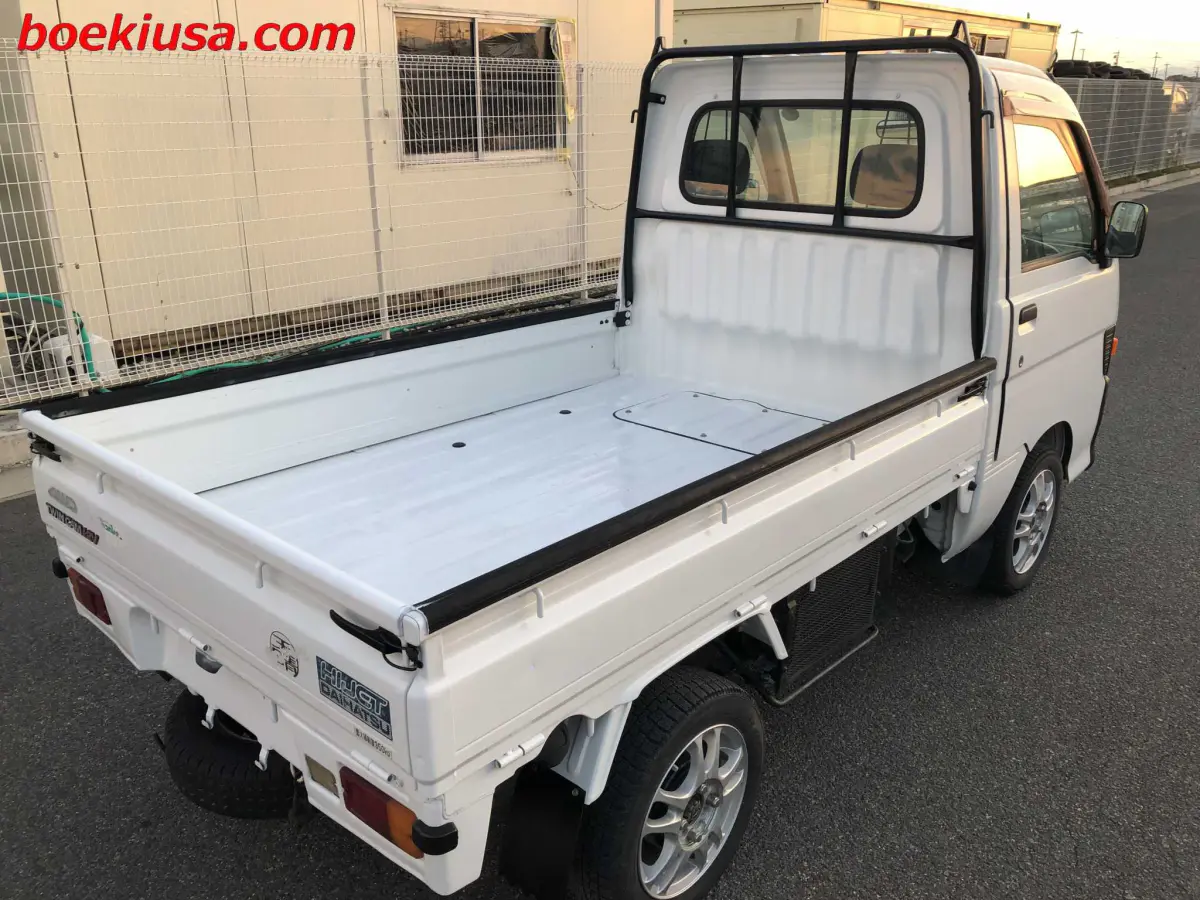 1996 Daihatsu Hijet 4x4, a white Kei Truck, for sale at Boeki USA in Paterson, NJ (photo 4 of 20)