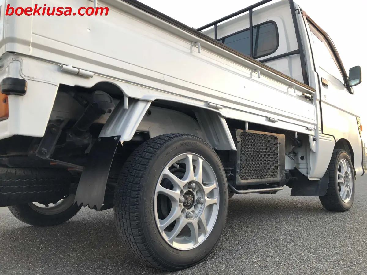 1996 Daihatsu Hijet 4x4, a white Kei Truck, for sale at Boeki USA in Paterson, NJ (photo 6 of 20)
