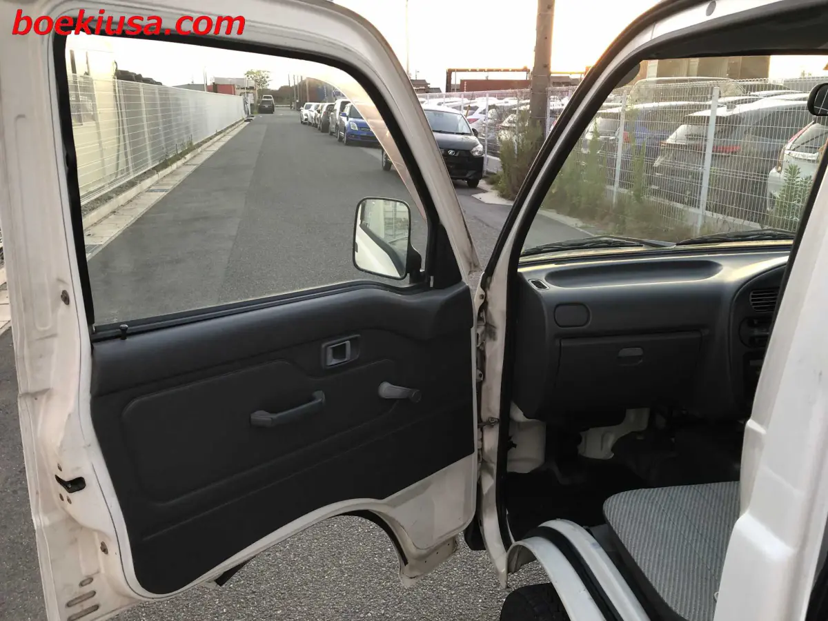 1996 Daihatsu Hijet 4x4, a white Kei Truck, for sale at Boeki USA in Paterson, NJ (photo 8 of 20)