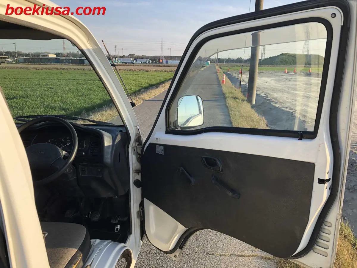 1996 Mazda Scrum 4x4, a white Kei Truck, for sale at Boeki USA in Paterson, NJ (photo 12 of 20)
