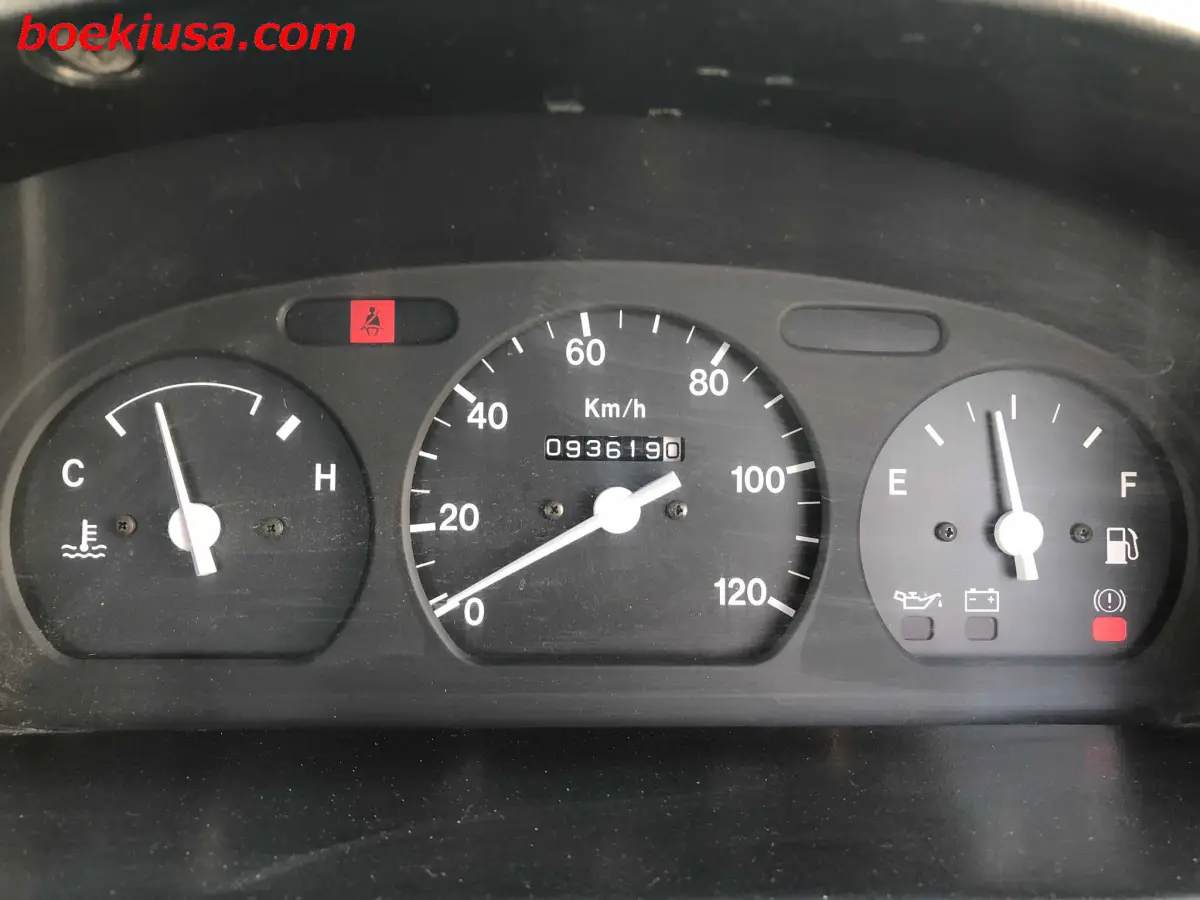 1996 Mazda Scrum 4x4, a white Kei Truck, for sale at Boeki USA in Paterson, NJ (photo 17 of 20)
