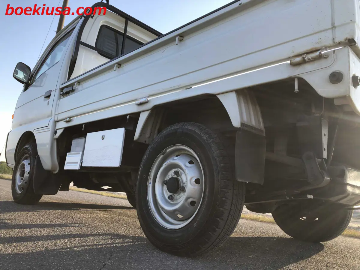 1996 Mazda Scrum 4x4, a white Kei Truck, for sale at Boeki USA in Paterson, NJ (photo 5 of 20)
