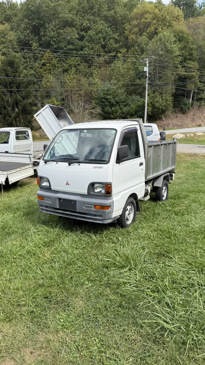 1996 Mitsubishi Minicab Dump, a Kei Truck, for sale at Mars Mini Trucks in Mars Hill, NC (photo 2 of 17)