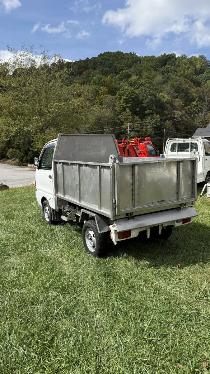 1996 Mitsubishi Minicab Dump, a Kei Truck, for sale at Mars Mini Trucks in Mars Hill, NC (photo 5 of 17)