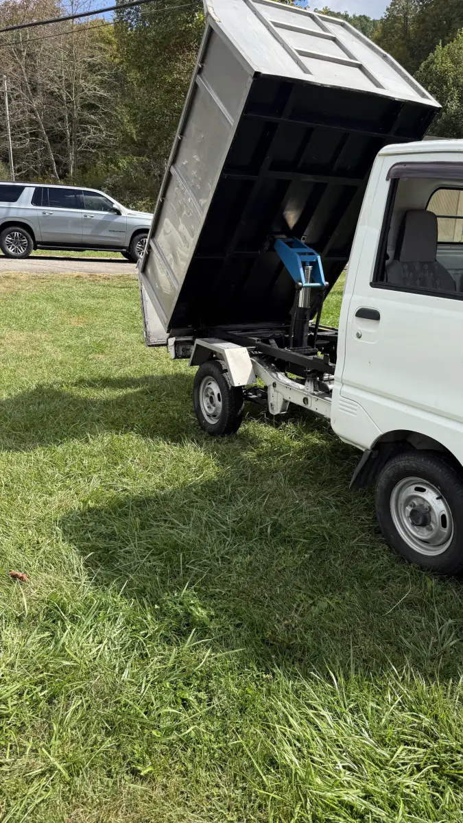 1996 Mitsubishi Minicab Dump, a Kei Truck, for sale at Mars Mini Trucks in Mars Hill, NC (photo 9 of 17)