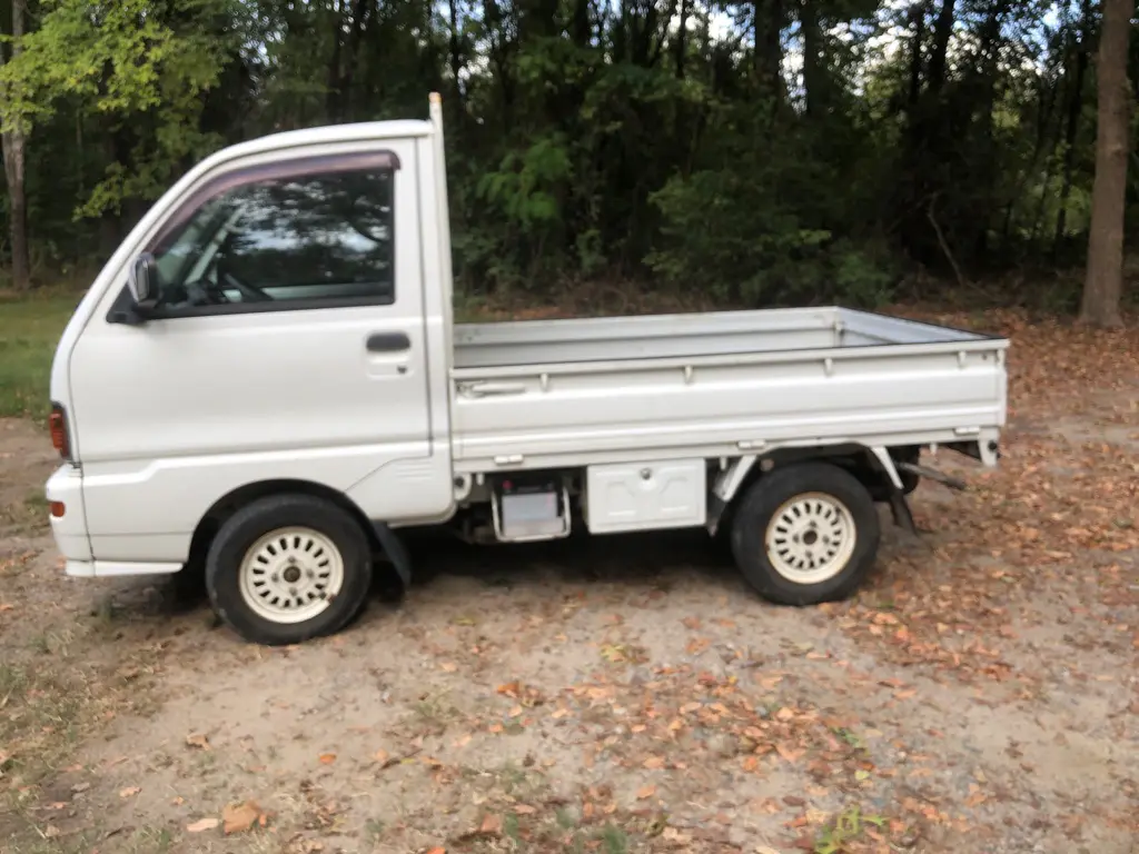 1996 Mitsubishi Minicab, a Kei Truck, for sale at Fun Karz in North Little Rock, AR (photo 4 of 16)