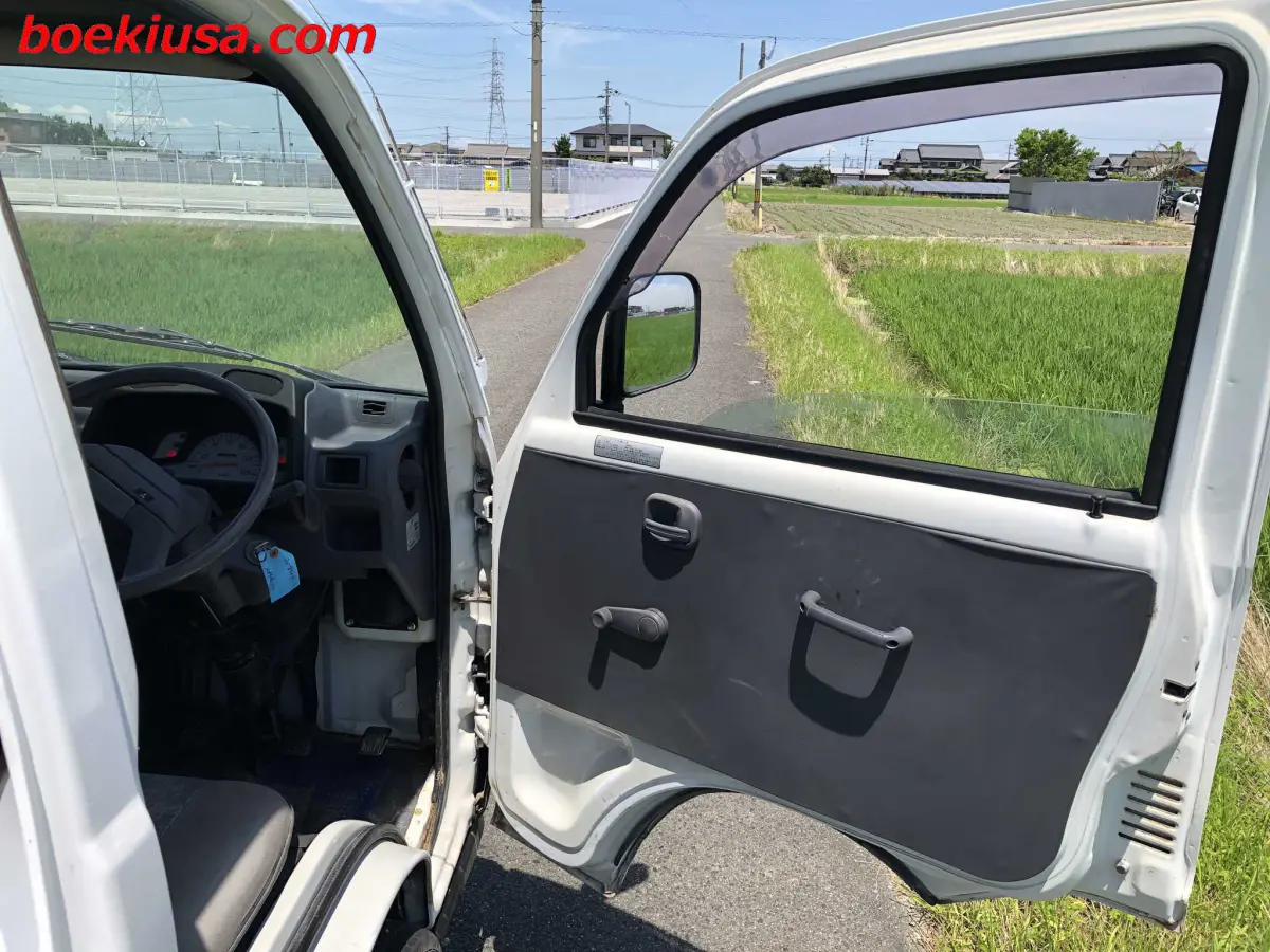 1996 Mitsubishi Minicab, a white Kei Truck, for sale at Boeki USA in Paterson, NJ (photo 12 of 20)