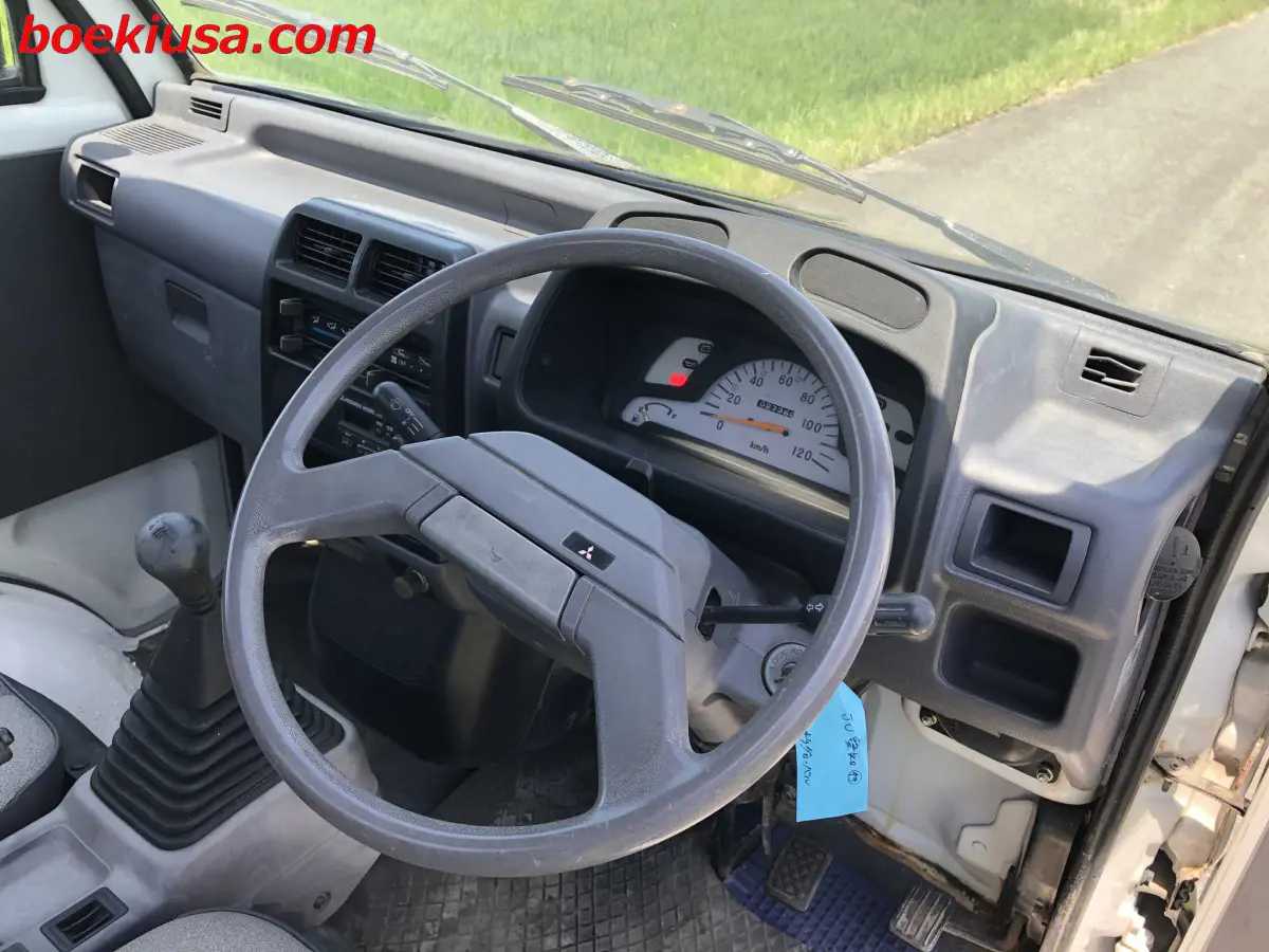 1996 Mitsubishi Minicab, a white Kei Truck, for sale at Boeki USA in Paterson, NJ (photo 13 of 20)