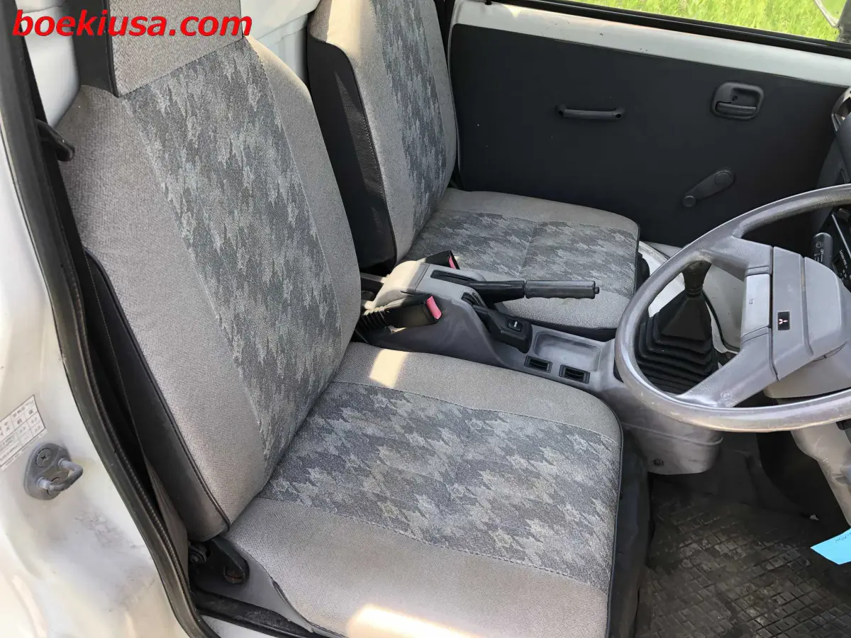 1996 Mitsubishi Minicab, a white Kei Truck, for sale at Boeki USA in Paterson, NJ (photo 14 of 20)