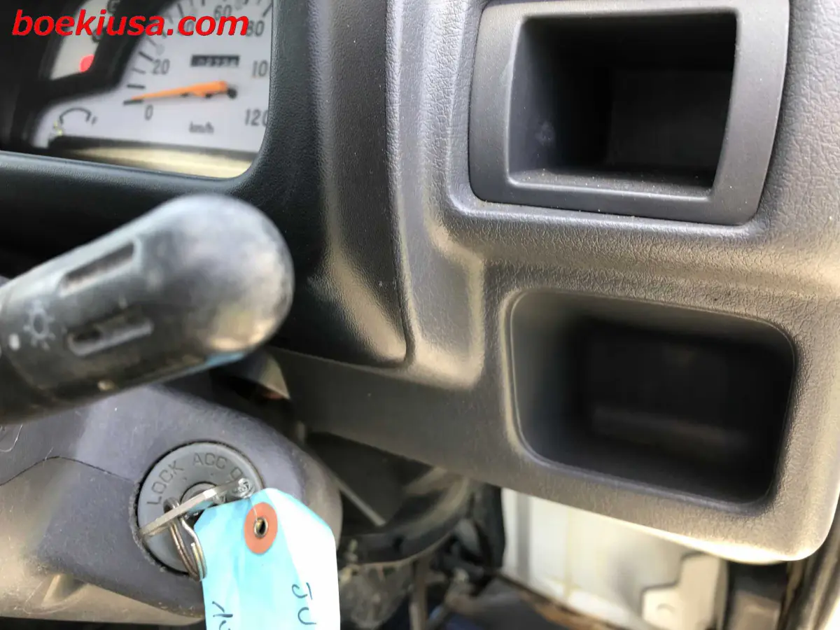 1996 Mitsubishi Minicab, a white Kei Truck, for sale at Boeki USA in Paterson, NJ (photo 16 of 20)