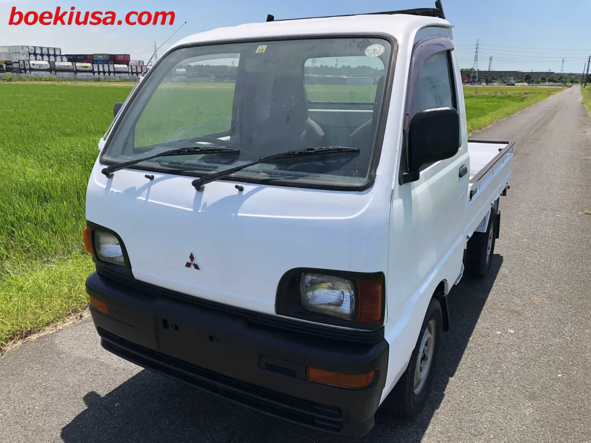 1996 Mitsubishi Minicab, a white Kei Truck, for sale at Boeki USA in Paterson, NJ (photo 2 of 20)