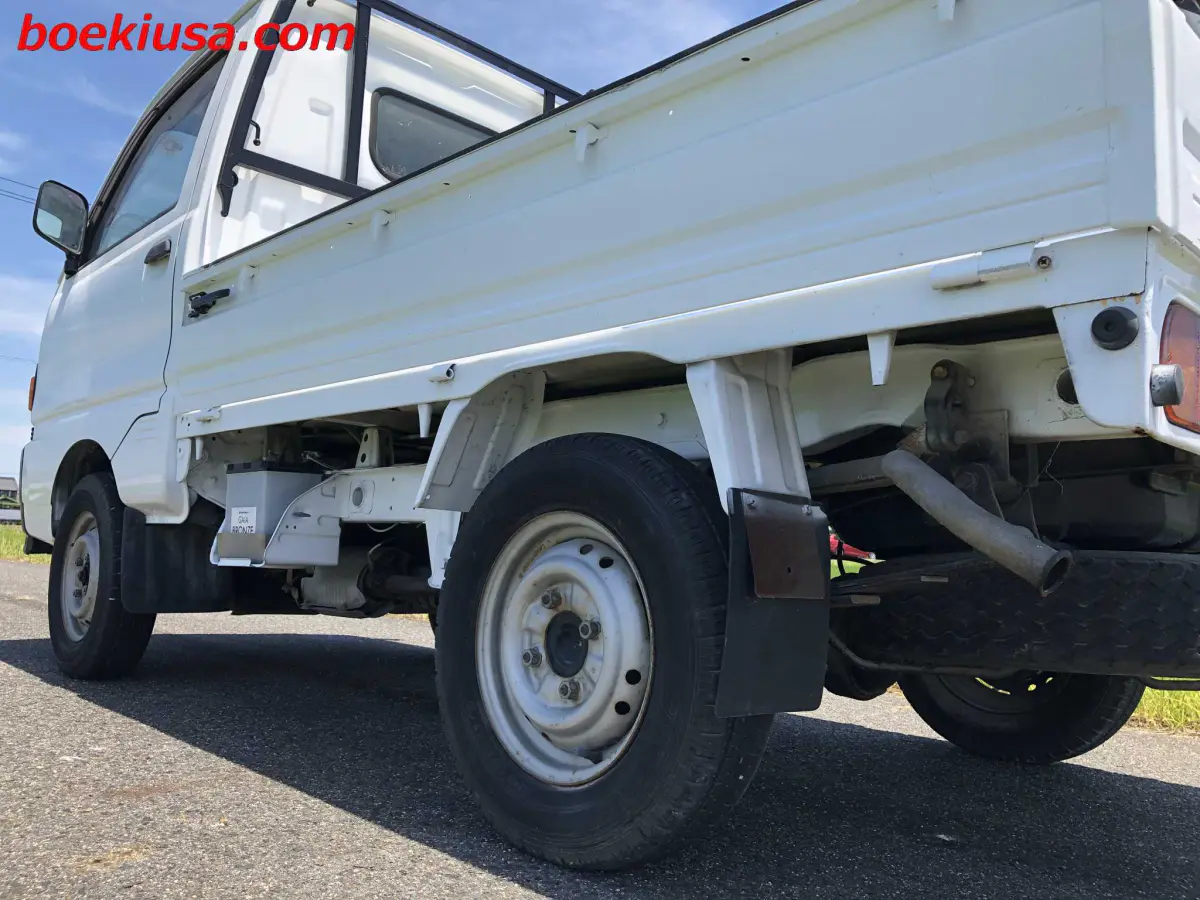 1996 Mitsubishi Minicab, a white Kei Truck, for sale at Boeki USA in Paterson, NJ (photo 5 of 20)