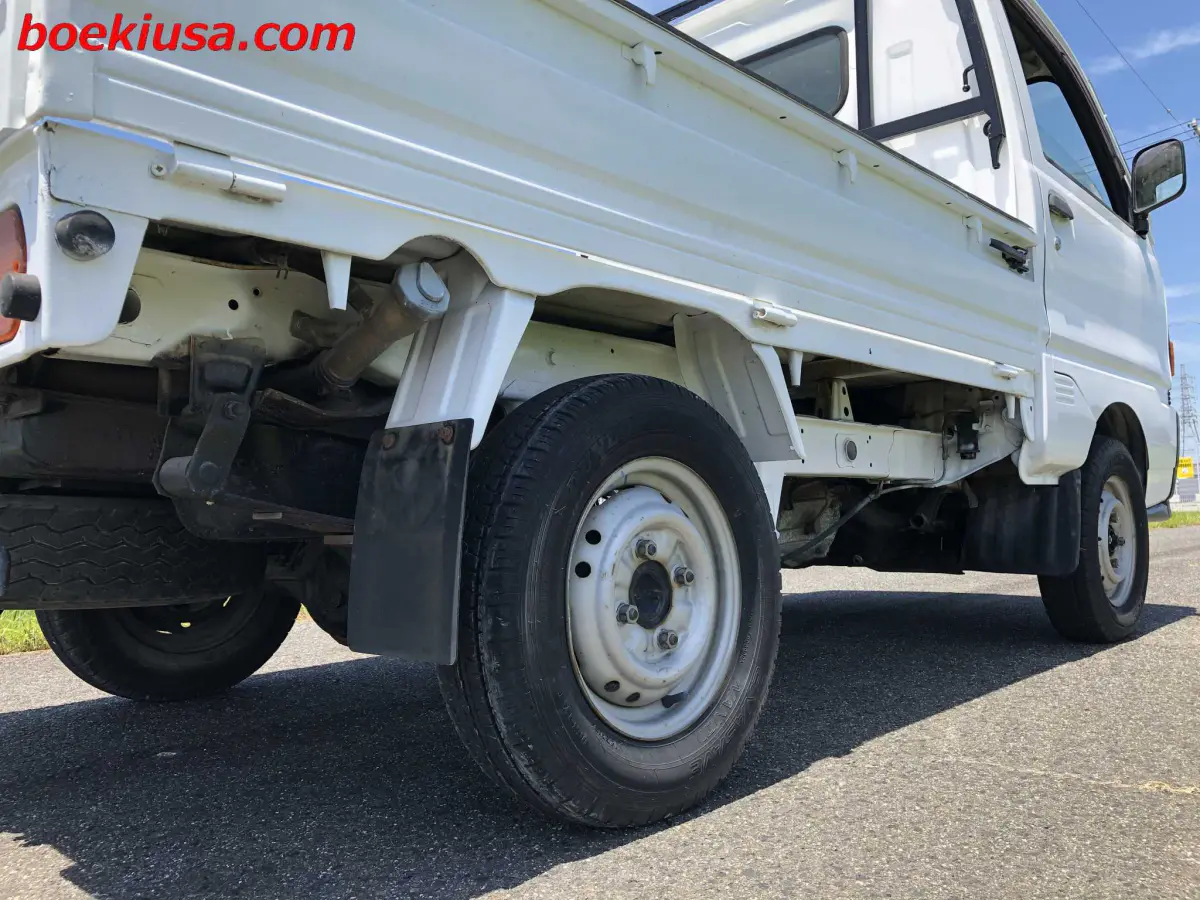 1996 Mitsubishi Minicab, a white Kei Truck, for sale at Boeki USA in Paterson, NJ (photo 6 of 20)