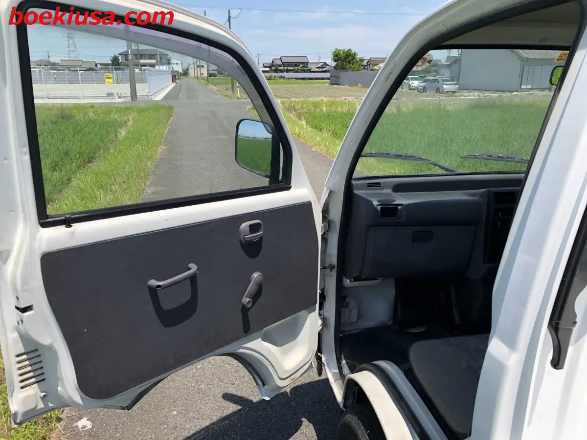 1996 Mitsubishi Minicab, a white Kei Truck, for sale at Boeki USA in Paterson, NJ (photo 8 of 20)