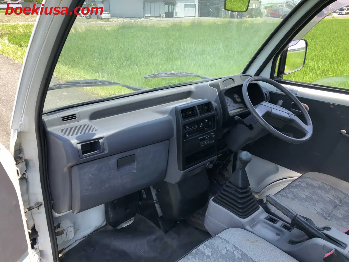 1996 Mitsubishi Minicab, a white Kei Truck, for sale at Boeki USA in Paterson, NJ (photo 9 of 20)