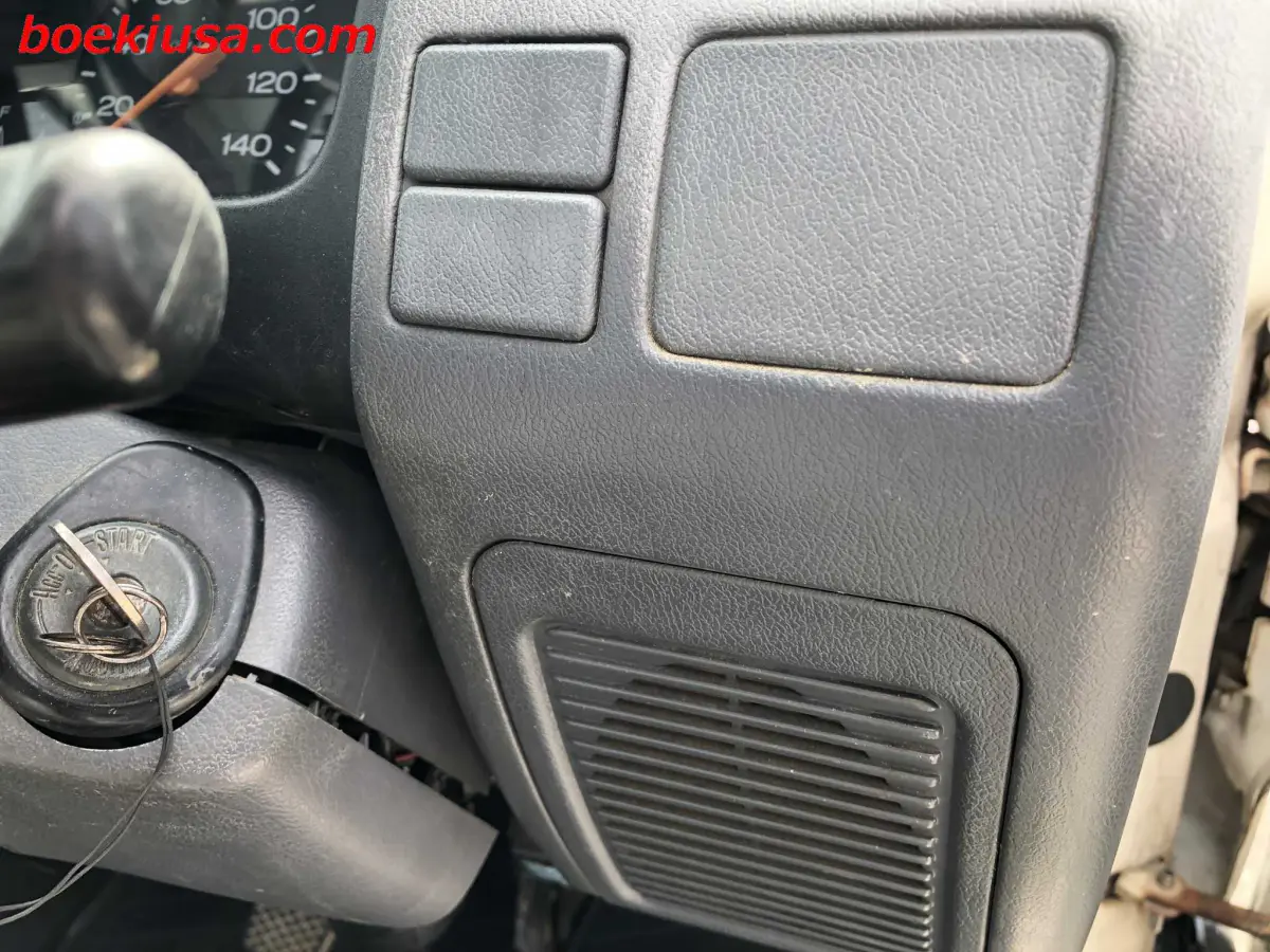 1996 Subaru Sambar 4x4, a white Kei Truck, for sale at Boeki USA in Paterson, NJ (photo 16 of 20)