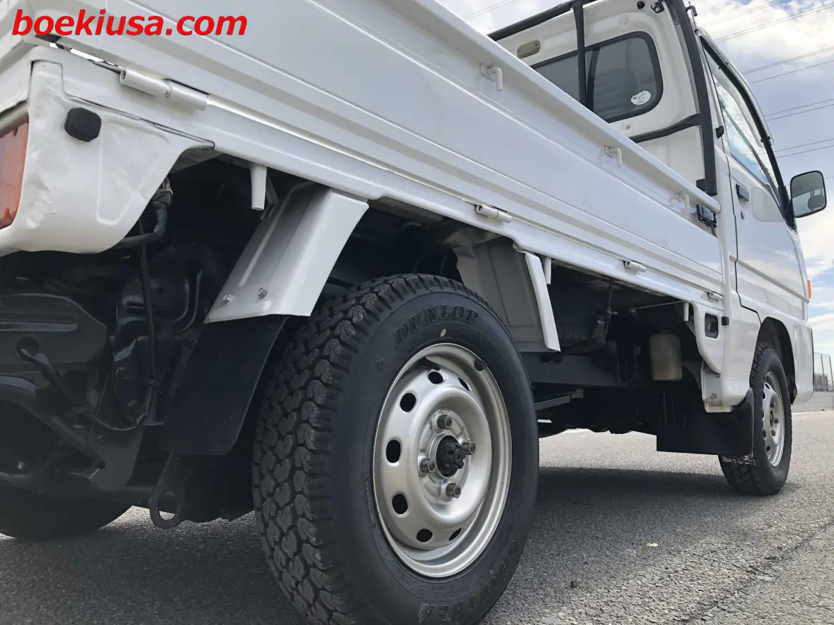 1996 Subaru Sambar 4x4, a white Kei Truck, for sale at Boeki USA in Paterson, NJ (photo 6 of 20)