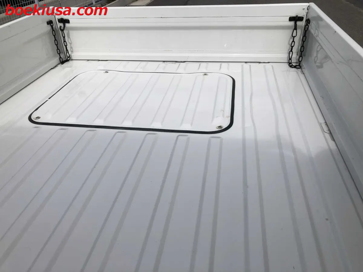 1996 Subaru Sambar 4x4, a white Kei Truck, for sale at Boeki USA in Paterson, NJ (photo 7 of 20)
