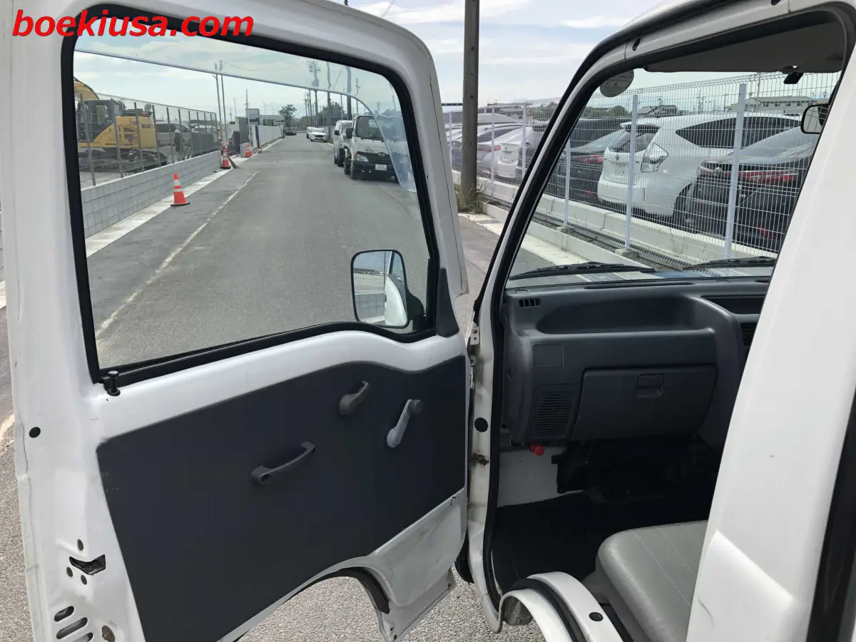 1996 Subaru Sambar 4x4, a white Kei Truck, for sale at Boeki USA in Paterson, NJ (photo 8 of 20)