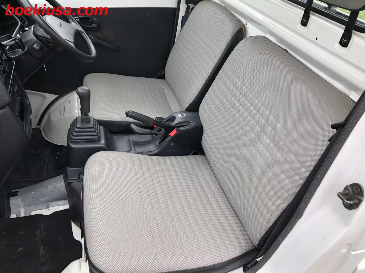 1996 Suzuki Carry 4x4, a white Kei Truck, for sale at Boeki USA in Paterson, NJ (photo 10 of 20)
