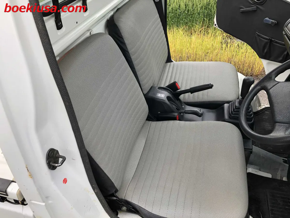 1996 Suzuki Carry 4x4, a white Kei Truck, for sale at Boeki USA in Paterson, NJ (photo 14 of 20)