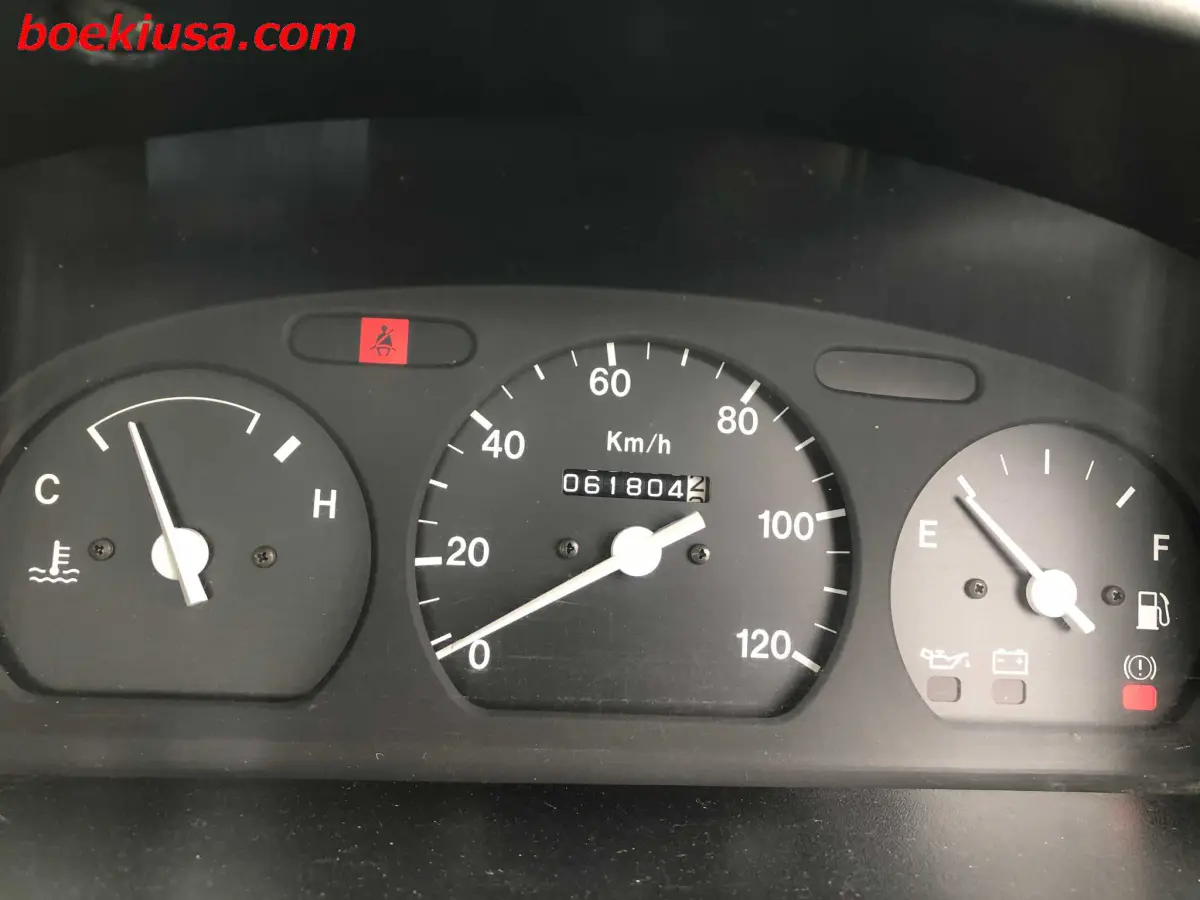 1996 Suzuki Carry 4x4, a white Kei Truck, for sale at Boeki USA in Paterson, NJ (photo 18 of 20)