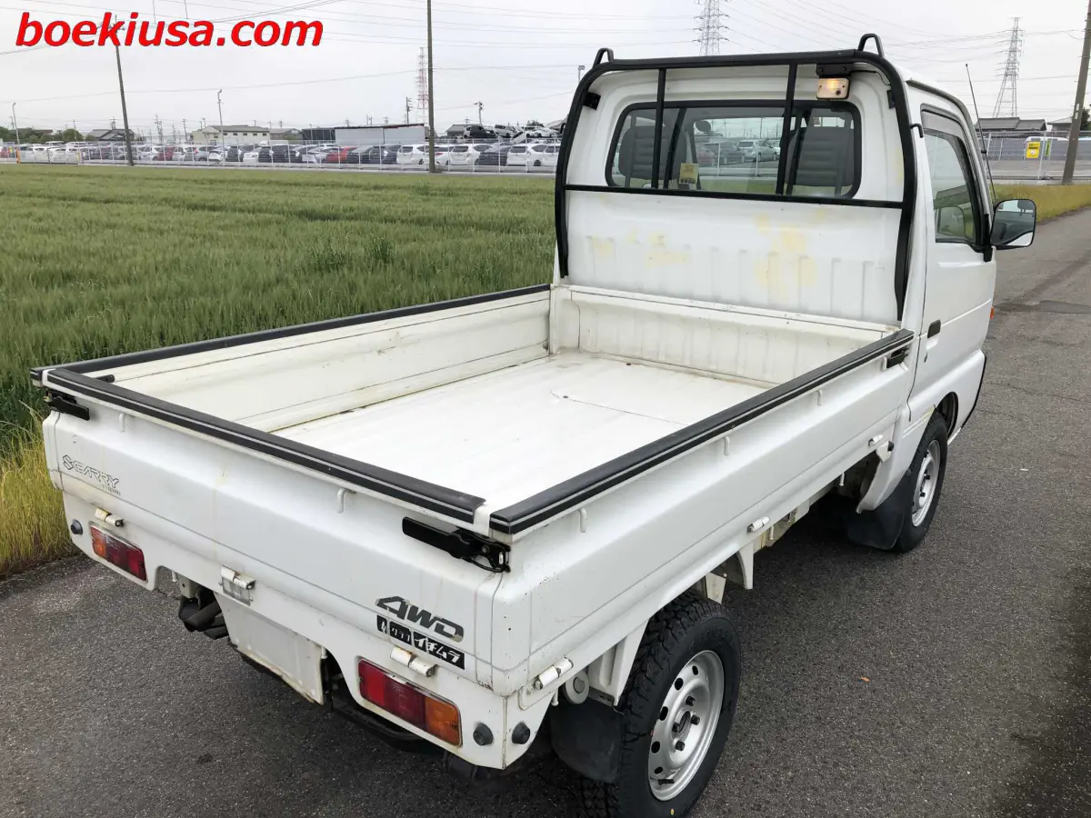1996 Suzuki Carry 4x4, a white Kei Truck, for sale at Boeki USA in Paterson, NJ (photo 4 of 20)