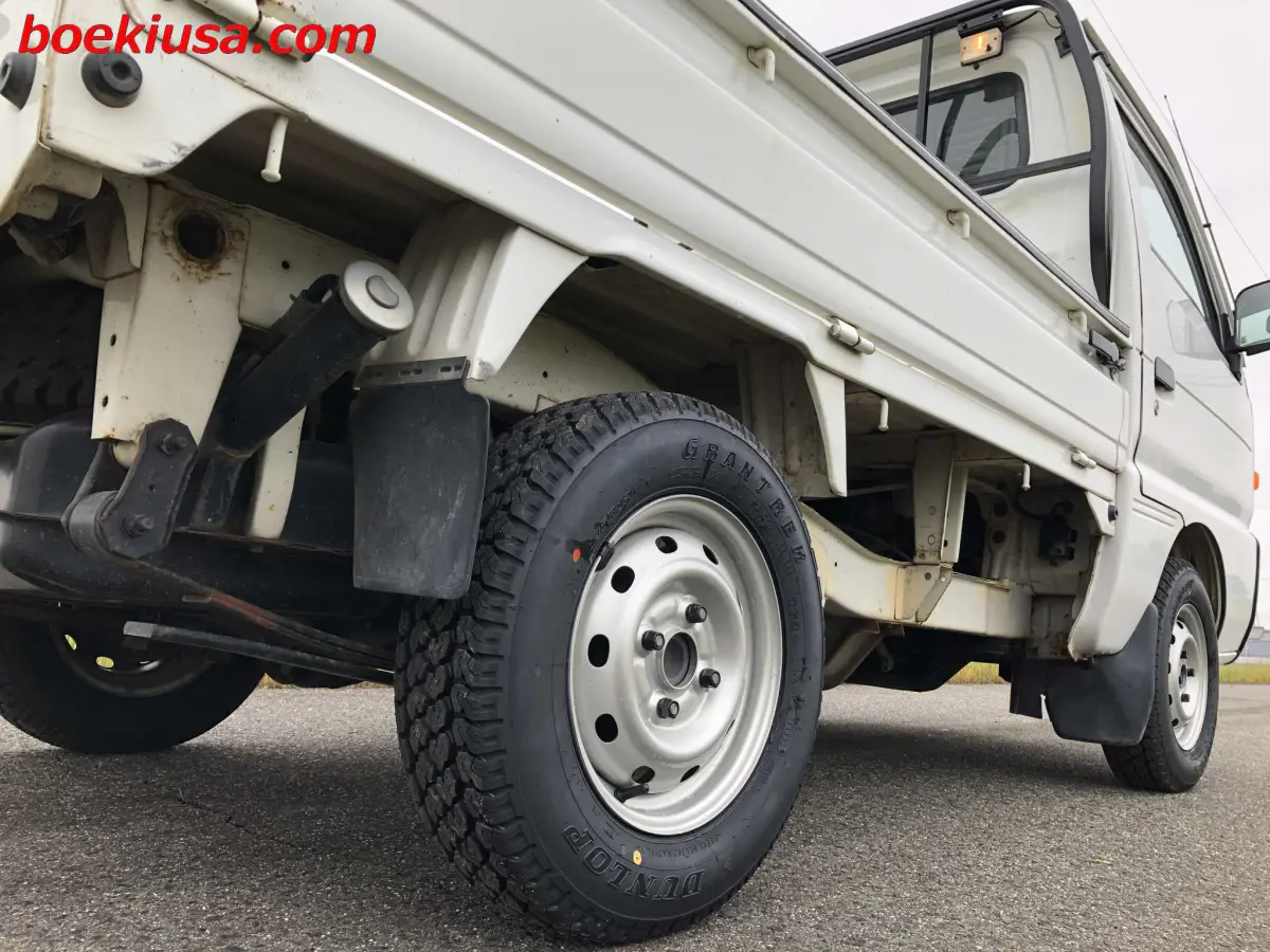 1996 Suzuki Carry 4x4, a white Kei Truck, for sale at Boeki USA in Paterson, NJ (photo 6 of 20)