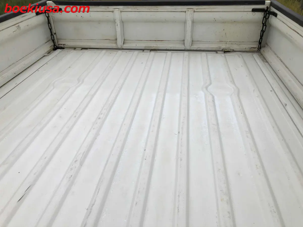 1996 Suzuki Carry 4x4, a white Kei Truck, for sale at Boeki USA in Paterson, NJ (photo 7 of 20)