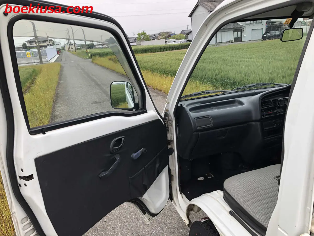 1996 Suzuki Carry 4x4, a white Kei Truck, for sale at Boeki USA in Paterson, NJ (photo 8 of 20)