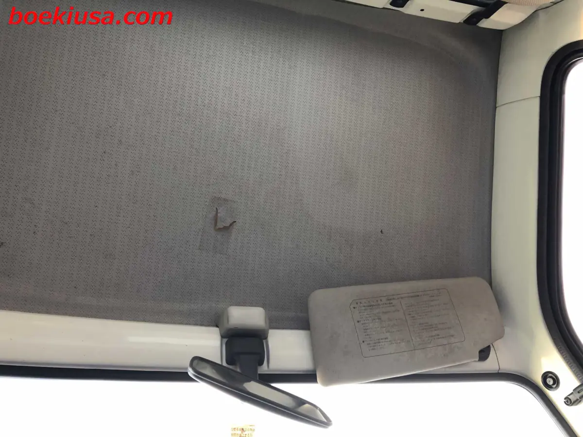 1996 Suzuki Carry 4x4, a white Kei Truck, for sale at Boeki USA in Paterson, NJ (photo 11 of 20)