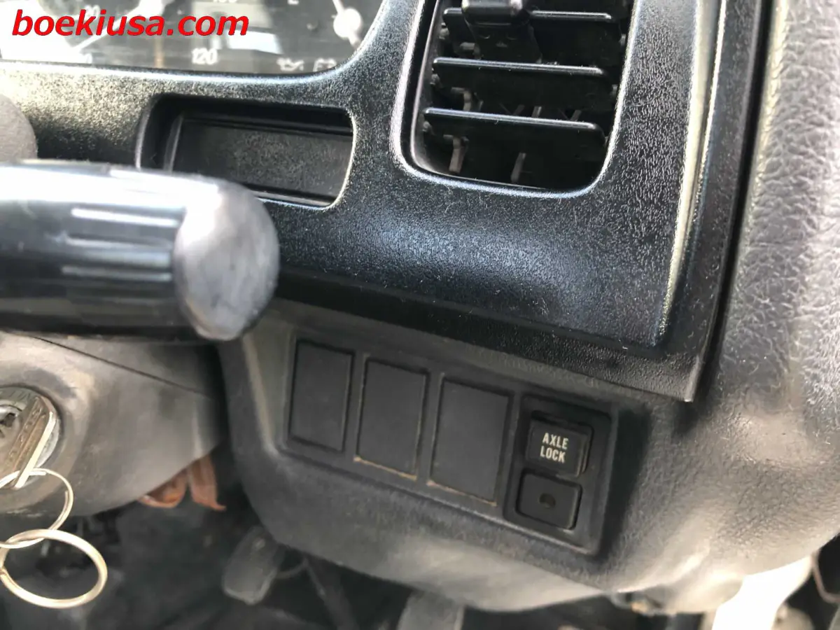 1996 Suzuki Carry 4x4, a white Kei Truck, for sale at Boeki USA in Paterson, NJ (photo 16 of 20)