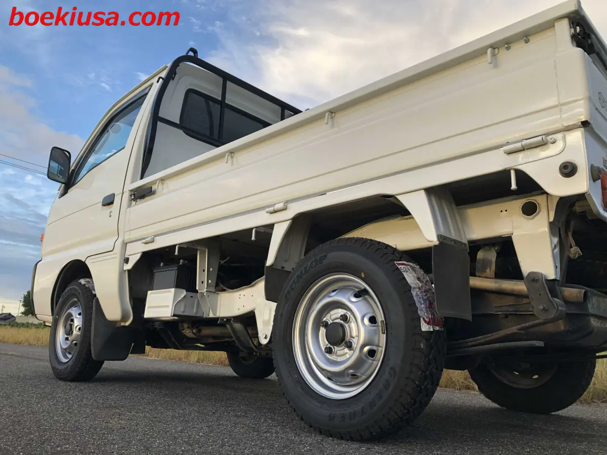 1996 Suzuki Carry 4x4, a white Kei Truck, for sale at Boeki USA in Paterson, NJ (photo 5 of 20)