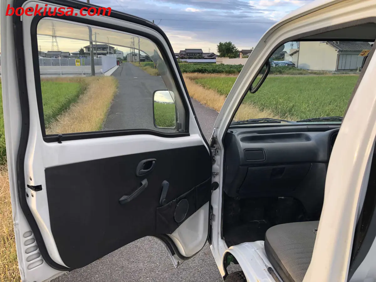 1996 Suzuki Carry 4x4, a white Kei Truck, for sale at Boeki USA in Paterson, NJ (photo 8 of 20)