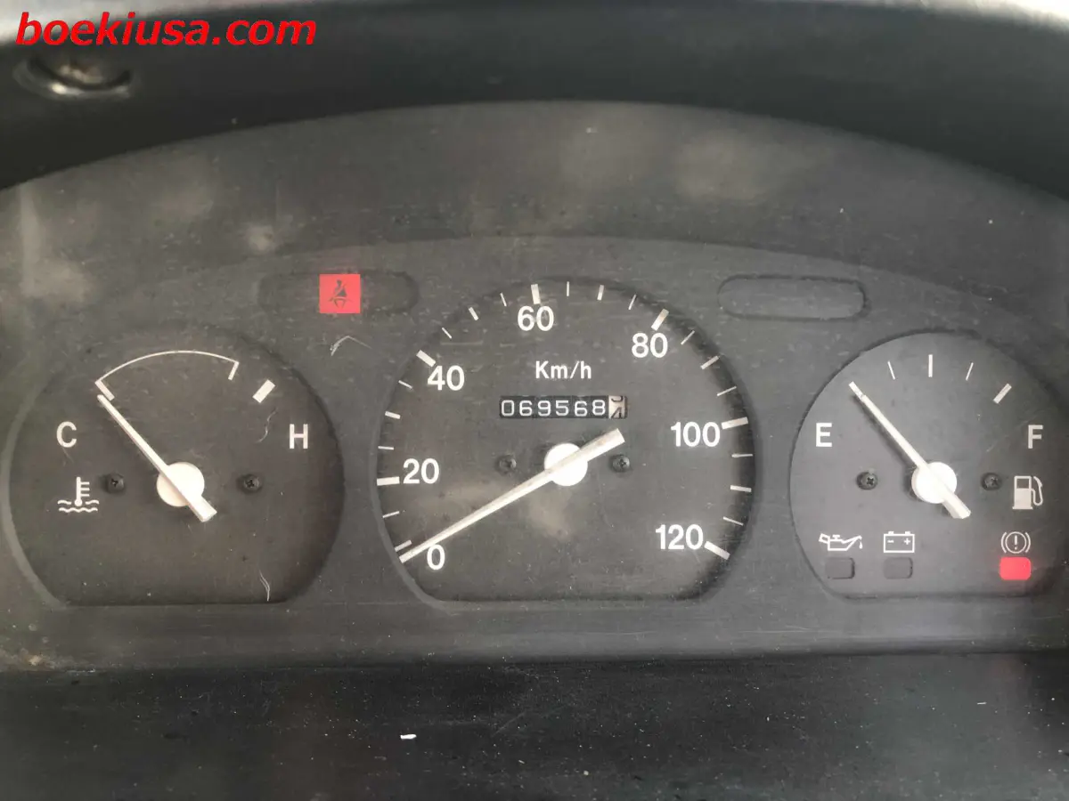 1996 Suzuki Carry 4x4, a white Kei Truck, for sale at Boeki USA in Paterson, NJ (photo 18 of 20)