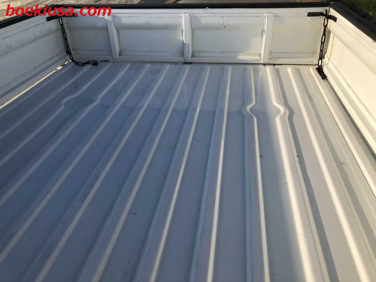 1996 Suzuki Carry 4x4, a white Kei Truck, for sale at Boeki USA in Paterson, NJ (photo 7 of 20)
