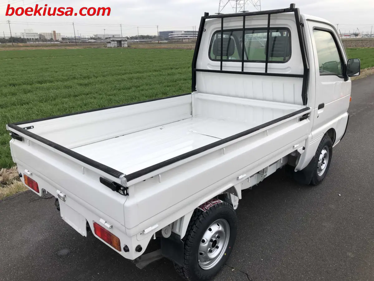 1996 Suzuki Carry 4x4, a white Kei Truck, for sale at Boeki USA in Paterson, NJ (photo 4 of 20)
